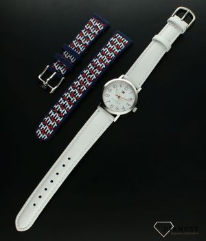 Zegarek dla dziewczynki Tommy Hilfiger Kids 1720022 komunijny pasek gratis 1720022-pasek gratis. Zegarek dziecięcy dla dziewczynki. Zegarek na I Komunie Świętą. Zegarek posiada pasek w niebieskim kolorze z logo. Idealny na prezent dl (8).jpg